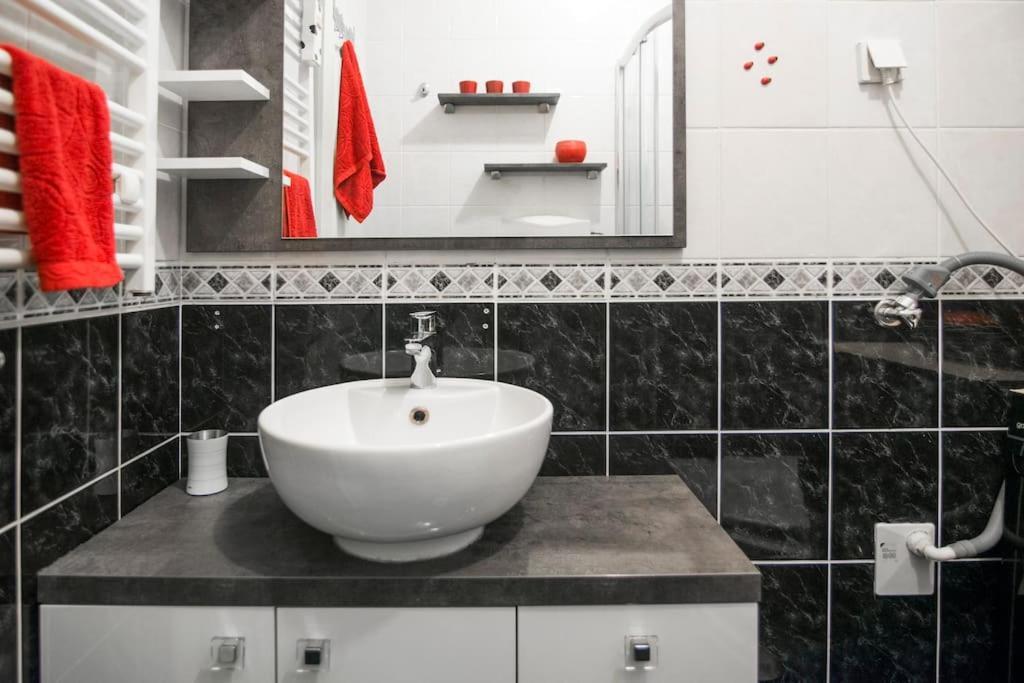 Modern Living Apts - Botanica - Private Parking Novi Sad Exterior photo